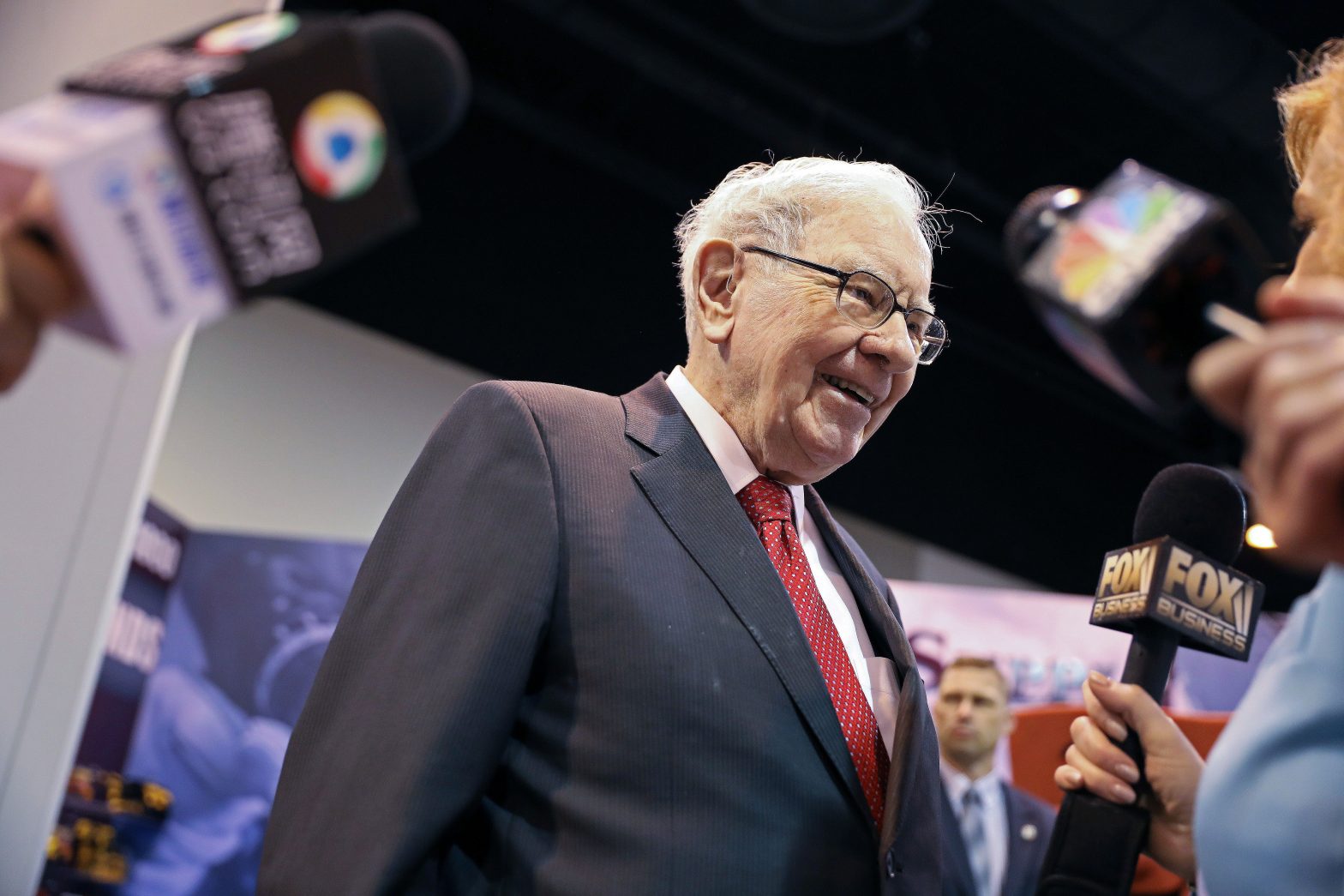 Longtime Berkshire Hathaway shareholder sells stake, accusing Warren Buffett of ‘thumb-sucking’ – CNBC