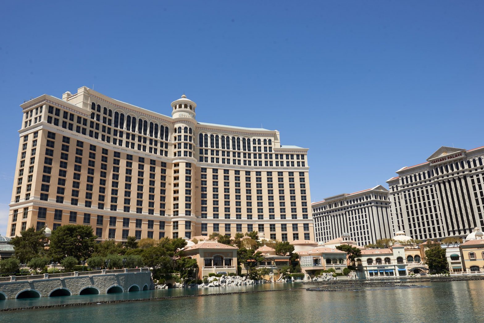 MGM Resorts to sell Circus Circus for $825 million, strikes deal to lease back Bellagio – CNBC