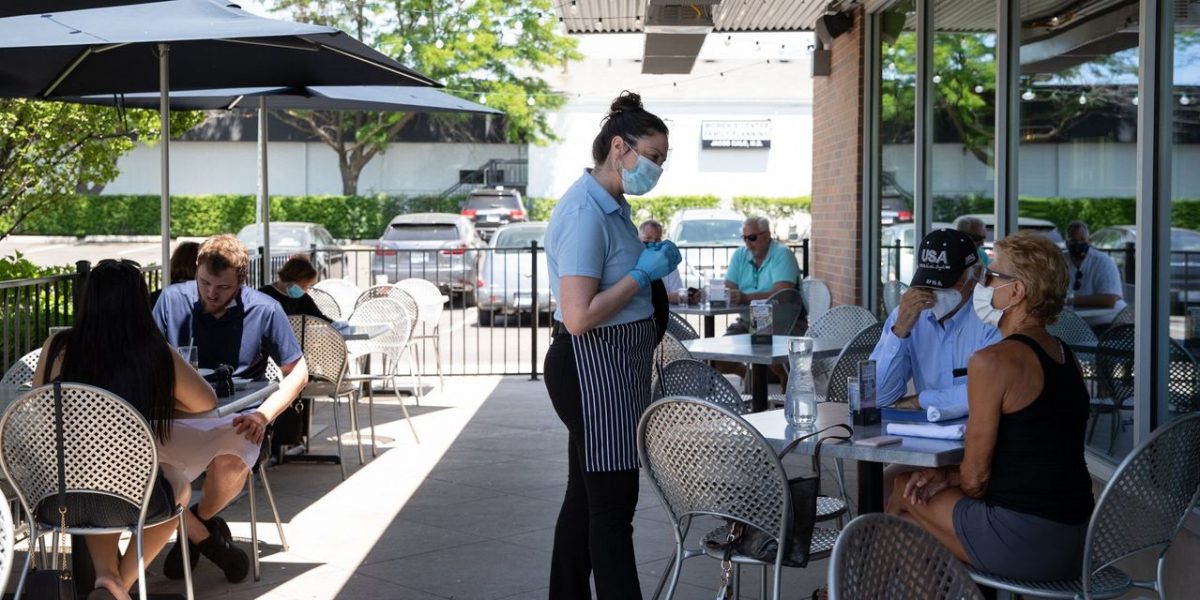 For Waitstaff, the Theater of Dining Out Meets the Reality of Covid-19 – The Wall Street Journal